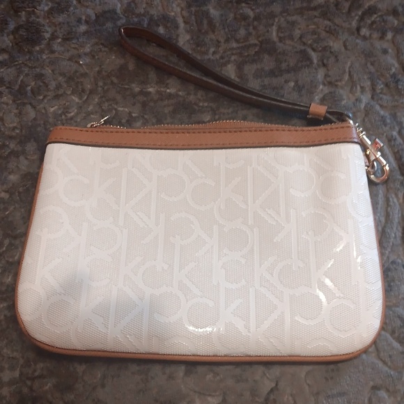 Calvin Klein Women's Vanilla CK Logo With Floral Print Wristlet Handbag Bag - Picture 2 of 4